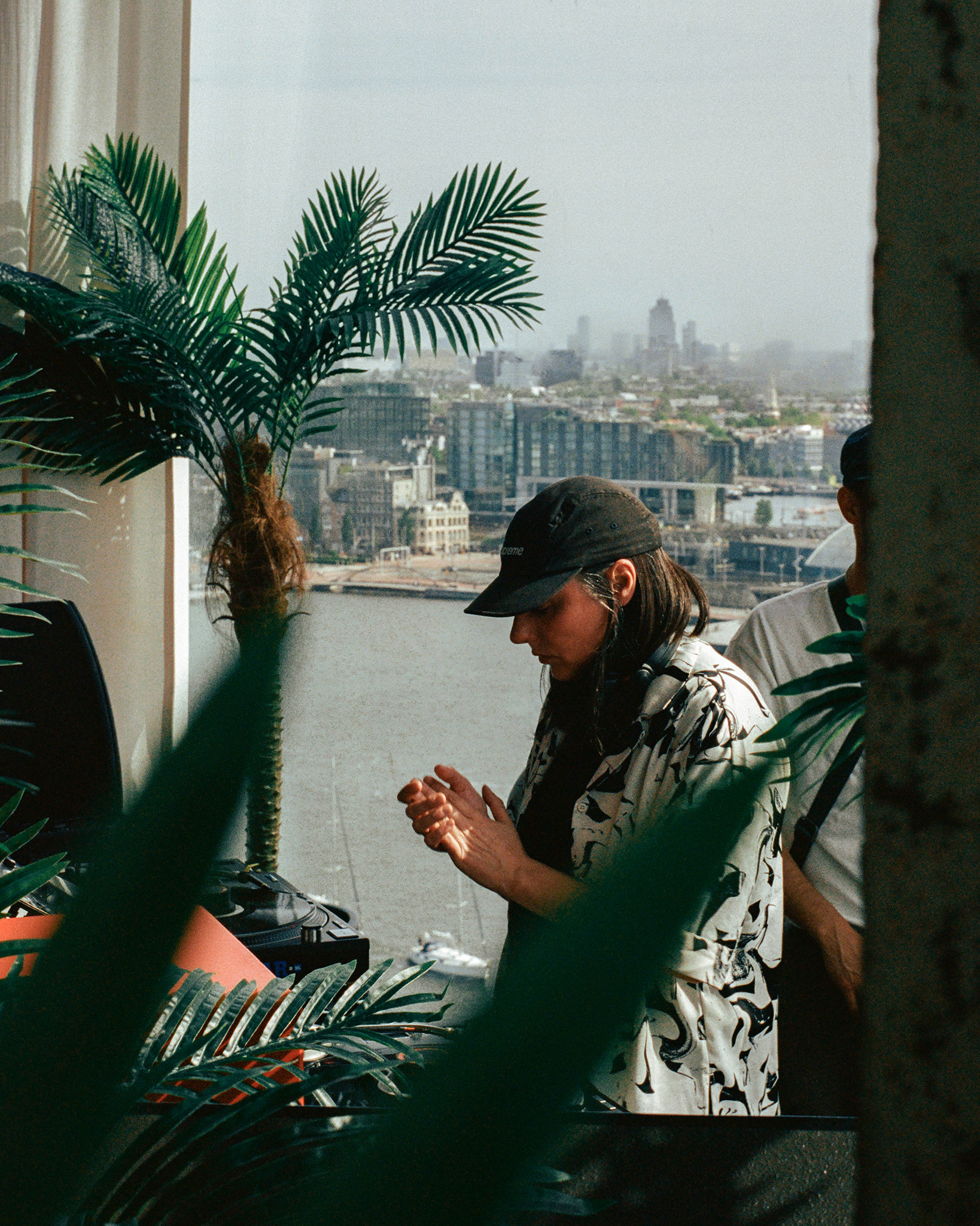 Levensechte kunstplanten gebruikt als decoratie op diverse evenementen, die zorgen voor een stijlvolle en onderhoudsvrije groene sfeer.
			  
